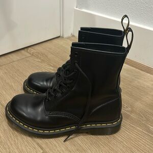 1460 black doc martens
